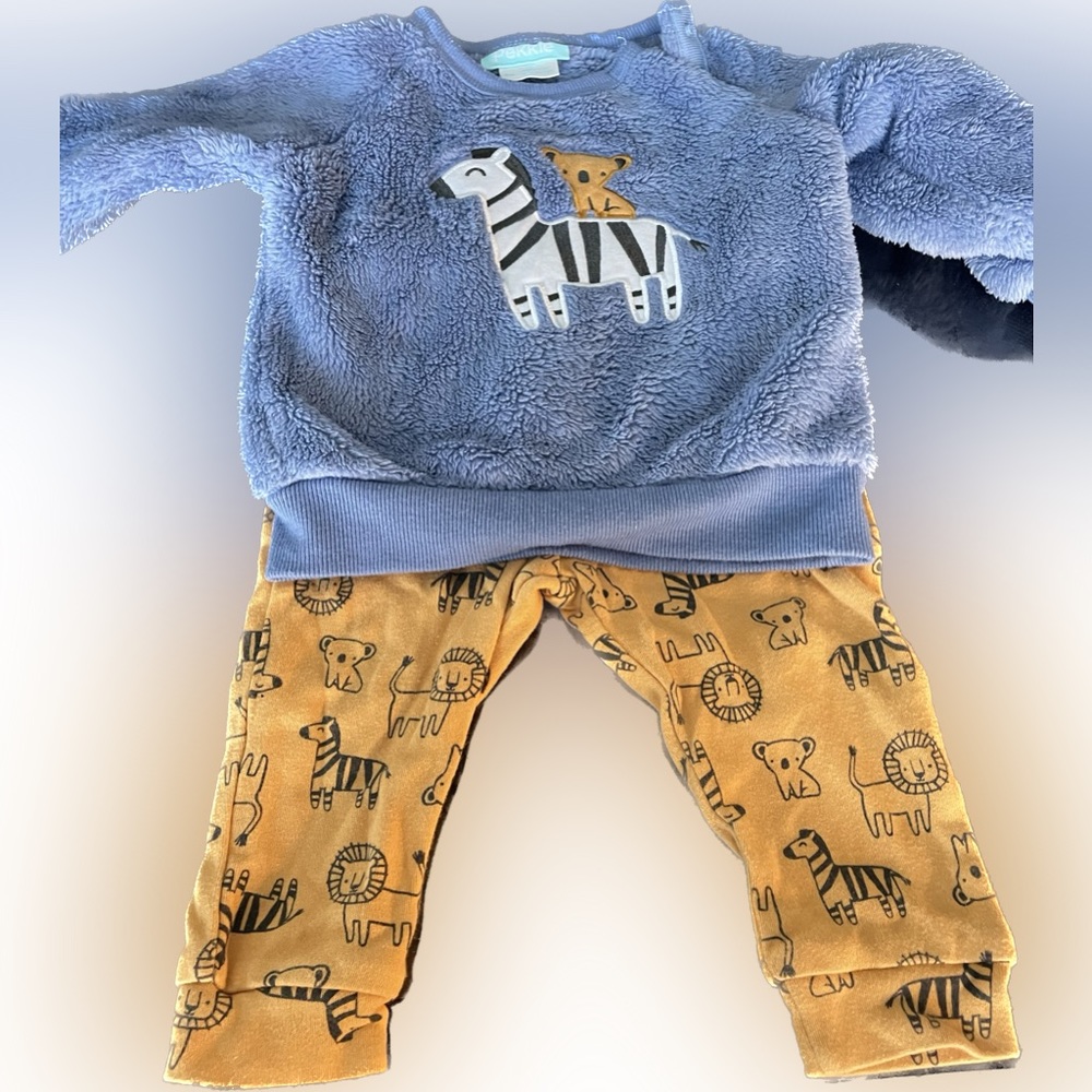 2 Sets Of 9 Month Pekkle Outfits Sweater/pants